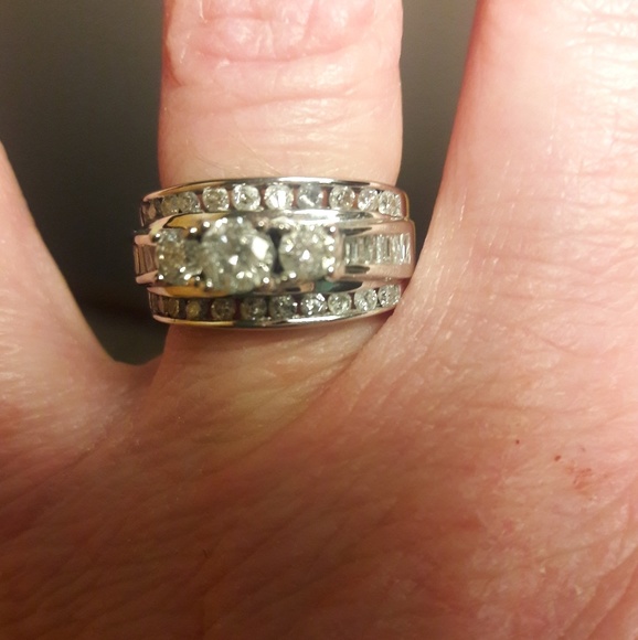 Jewelry - Diamond ring